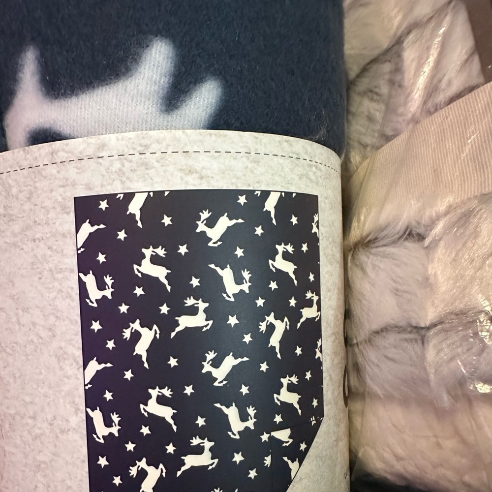 Fleece Throw Blanket. Navy & White. 
100% Polyester. 50” x 60”. NWT.